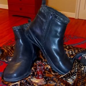 Womens size 8 Kim Rogers worn once